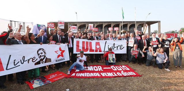 Brasília- DF. 20-08-2019 Deputados Paulo Pimenta, Gleisi Hoffmann, Bancada do PT e entidades durante manifestação contra os 500 dias de prisão do ex-presidente Lula. Foto Lula Marques Brasília- DF. 20-08-2019 Deputados Paulo Pimenta, Gleisi Hoffmann, Bancada do PT e entidades durante manifestação contra os 500 dias de prisão do ex-presidente Lula. Foto Lula Marques